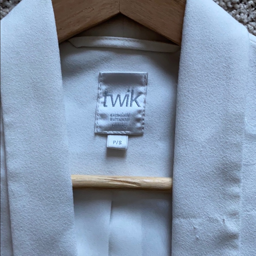 Twik White Blazer - Picture 2 of 9